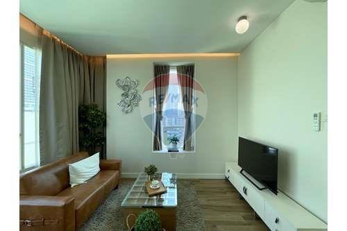 Modern fully furnished home close to Phrom Phong BTS.