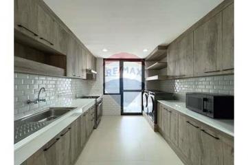 Newly renovated and new fully furnished home in Phrom Phong.