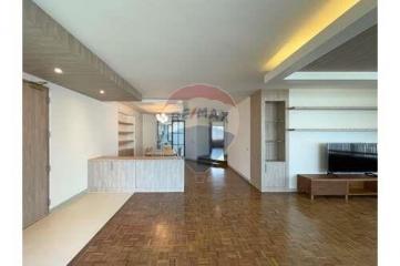 Newly renovated and new fully furnished home in Phrom Phong.