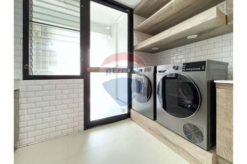 Newly renovated and new fully furnished home in Phrom Phong.