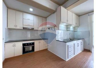 250 Sqm., 3 Beds, 3 Baths Condo listed for ฿ 80,000./Month