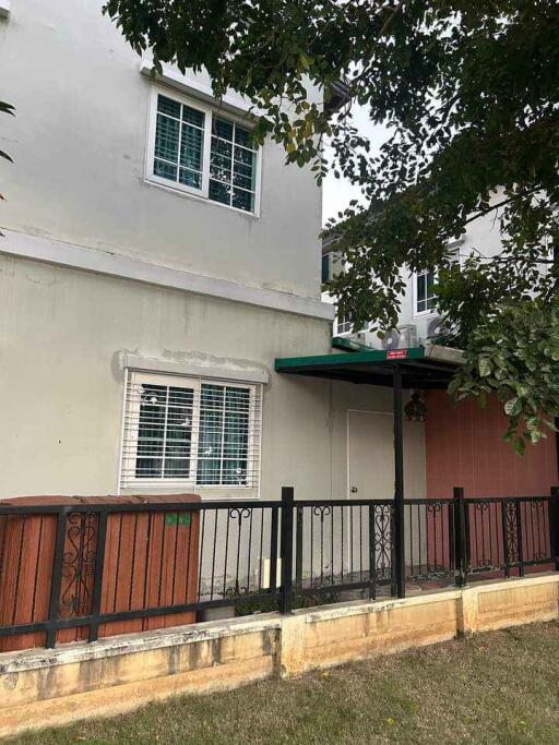 Townhouse for Rent at Golden Town RuamChok