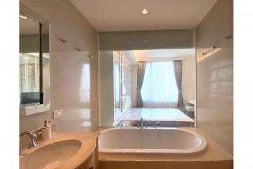 Duplex 2 bedrooms with balcony in Sathorn.