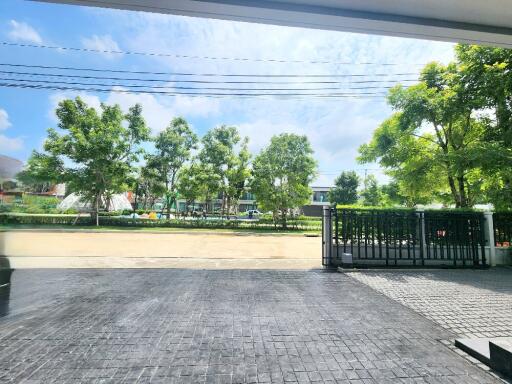 House for Sale in Bang Phli.