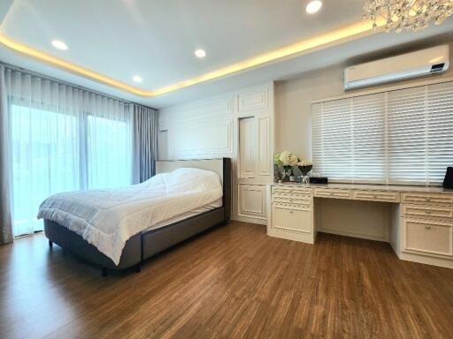 House for Sale in Bang Phli.