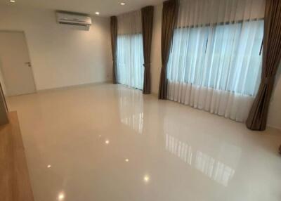 House for Sale in Bang Phli.