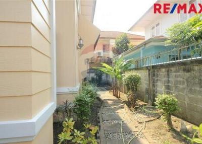 220 Sqm., 3 Beds House listed for ฿ 4,200,000.