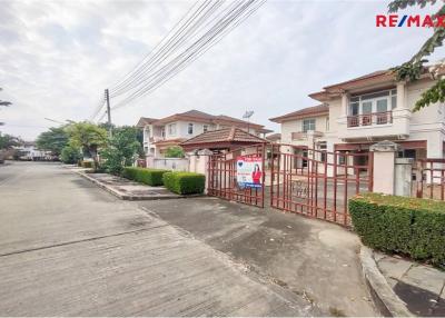 284 Sqm., 4 Beds House listed for ฿ 5,200,000.