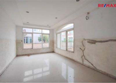 284 Sqm., 4 Beds Townhouse listed for ฿ 5,200,000.