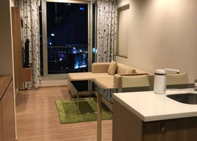 1-BR Condo at Rhythm Sathorn near BTS Saphan Taksin