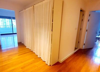 3-BR Condo at Sithakarn Condominium near BTS Phloen Chit (ID 513958)