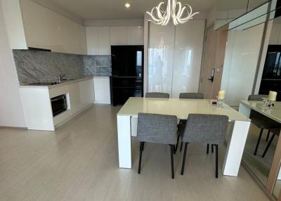 Modern kitchen with open plan dining area