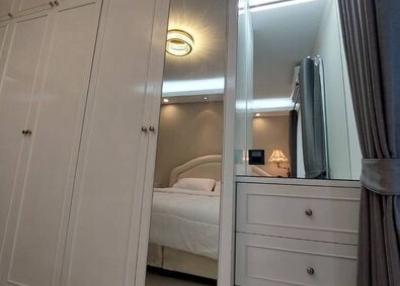 bedroom with large wardrobe and reflection of the bed in the mirror