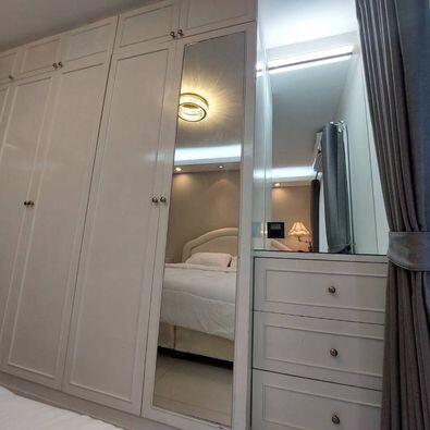 bedroom with large wardrobe and reflection of the bed in the mirror