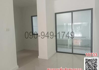 Spacious and bright unfurnished living room with large windows