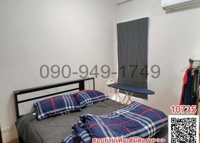 Cozy bedroom with a double bed and air conditioning