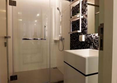 Modern bathroom with walk-in shower and vessel sink