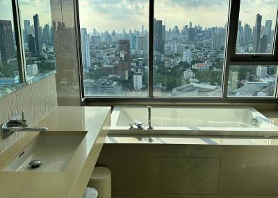 2-BR Condo at Rhythm Sukhumvit 42 near BTS Ekkamai