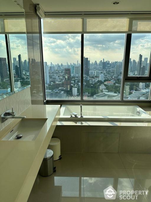 2-BR Condo at Rhythm Sukhumvit 42 near BTS Ekkamai