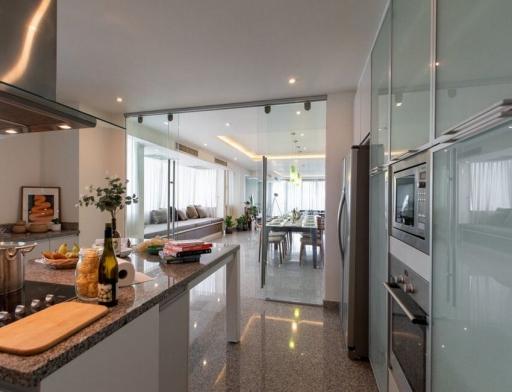 3 Bed Apartment in Phra Khanong