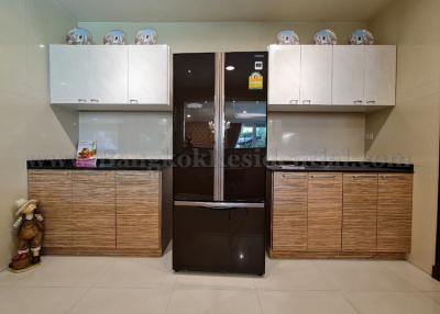 4 Bed Serviced Apartment For Rent in Phrom Phong