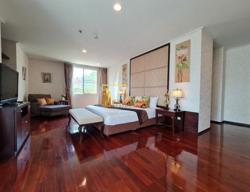 4 Bed Serviced Apartment For Rent in Phrom Phong