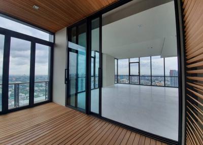 Spacious 3 Bedroom Luxury Condo - The Monument Thong Lo