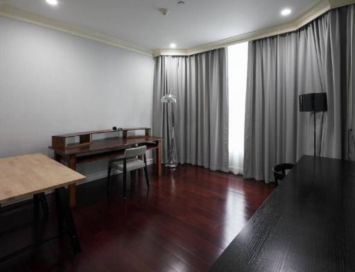 3+1 Bedroom Condo For Rent in The Park Chidlom