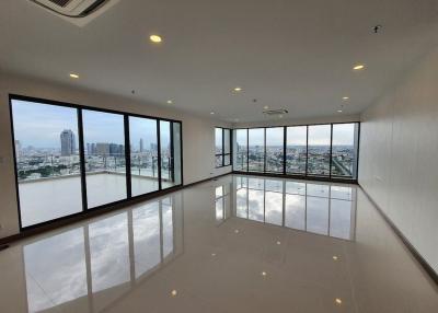 Supalai Premier Charoennakorn  Spacious 4 Bedroom Penthouse For Rent