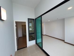 Supalai Premier Charoennakorn  Spacious 4 Bedroom Penthouse For Rent