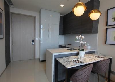 The Esse Asoke  Modern 1 Bedroom Luxury Condo For Rent