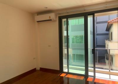 Renovated 3 Bedroom House For Rent in Phrom Phong