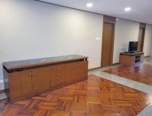 2 Bedroom in United Tower Thonglor For Rent