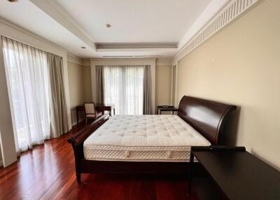 Supreme Garden  Spacious 3 Bedroom Condo For Rent in Sathorn