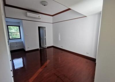 3 Bedroom Apartment in Ekkamai