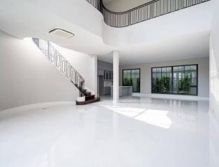 Narasiri Krungthepkreetha  5 Bedroom Luxury House in Krungthepkreetha