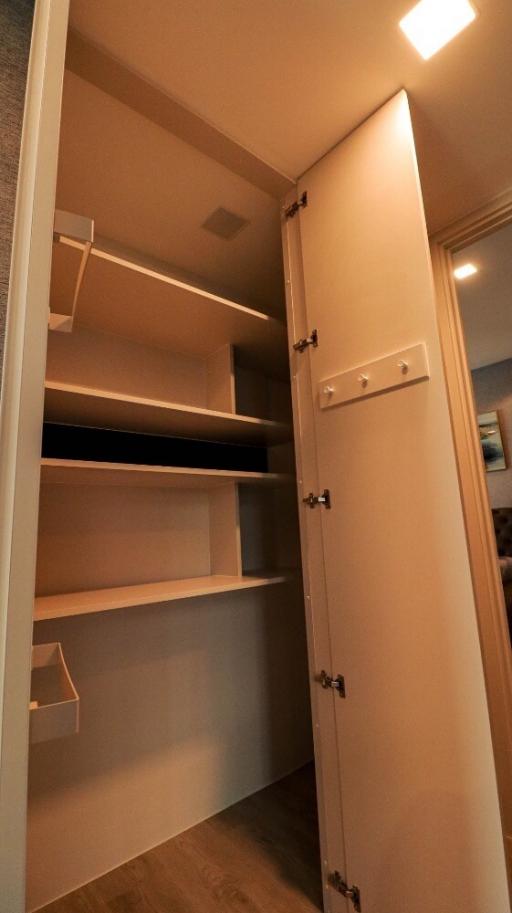 Compact walk-in storage with multiple shelves