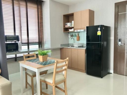 Modern kitchen with dining area