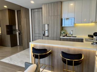 Modern kitchen with breakfast bar and integrated appliances