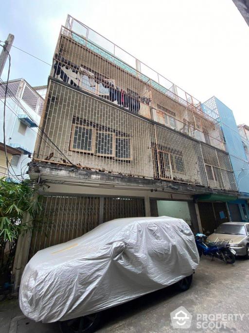 2-BR Townhouse near MRT Hua Lamphong