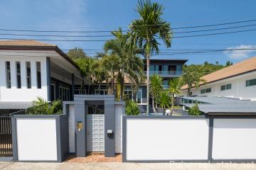 Charming 4-Bedroom Villa with Private Pool - Prime Location in Rawai