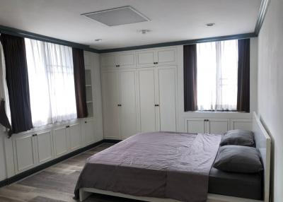 Las Colinas 2 bedroom condo for sale with tenant