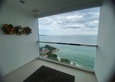 Spacious room with large window offering panoramic ocean views