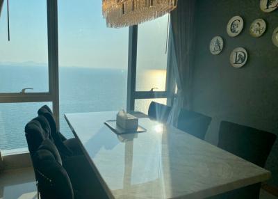 Dining room with sea view and sunlight