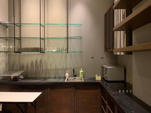 Modern kitchen with black countertops and glass shelves