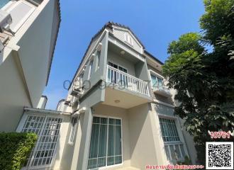 Exterior view of a two-story residential building with balcony