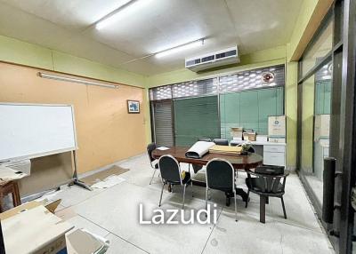 Commercial building for rent in Klongtoey