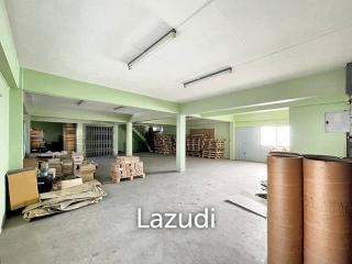 Commercial building for rent in Klongtoey