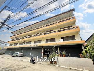 Commercial building for rent in Klongtoey