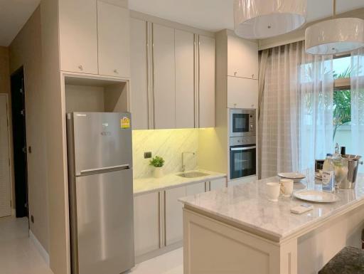 Modern kitchen with built-in appliances and breakfast bar